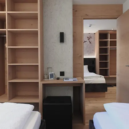 Spoel Restaurant فندق زيرنيز