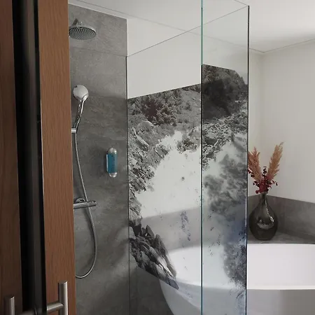 Spoel Restaurant فندق زيرنيز