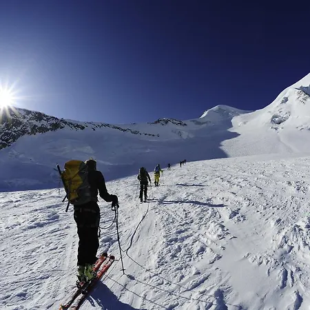 Spoel Restaurant فندق زيرنيز