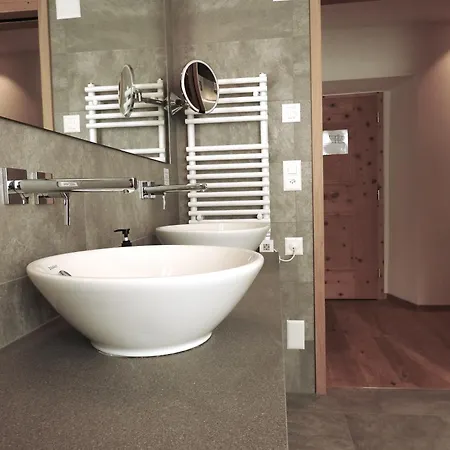 Spoel Restaurant 酒店 *